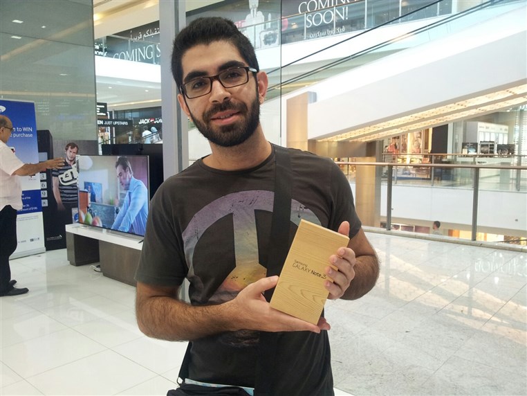 Samsung Electronics Levant offers the GALAXY Gear to the first Samsung GALAXY Note 3 purchaser in Lebanon