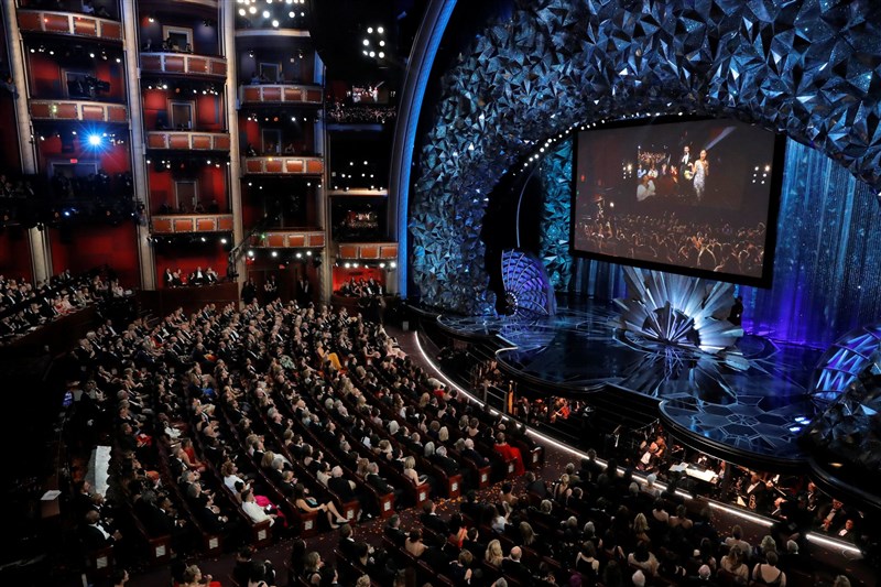 Oscars ceremony in April to be live Despite Corona 