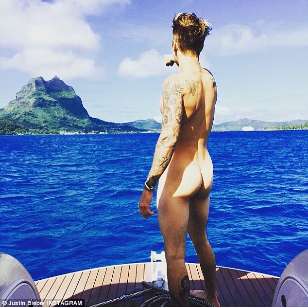 Justin Bieber shares Completely naked photo from a boat 