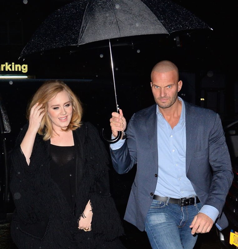 Adeles new Hot Bodyguard Is Causing an Internet Meltdown