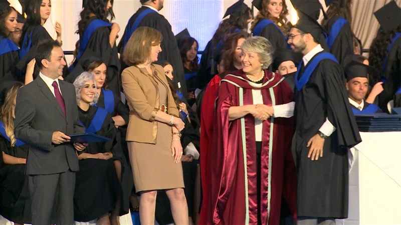 الجامعة العربية المفتوحة تخرج طلابها برعاية الامير طلال بن عبد العزيز خطيب الاحتفال الوزير زياد بارود
