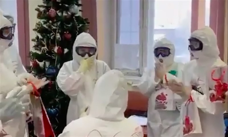 In Video: Coronavirus doctor proposes to colleague as they both wear hazmat suits