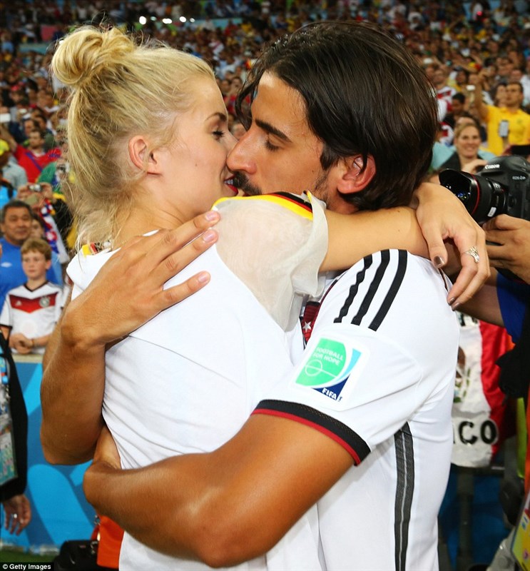 Germanys WAGs celebrate in style