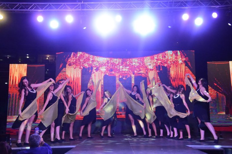 Dr. Anthony Fakhoury crowned Elise Hajjar Miss Zahle 2022