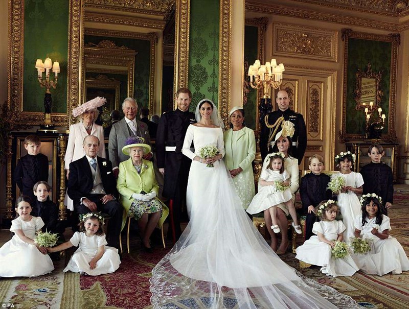 Prince Harry and Meghan Markle release their official wedding photos