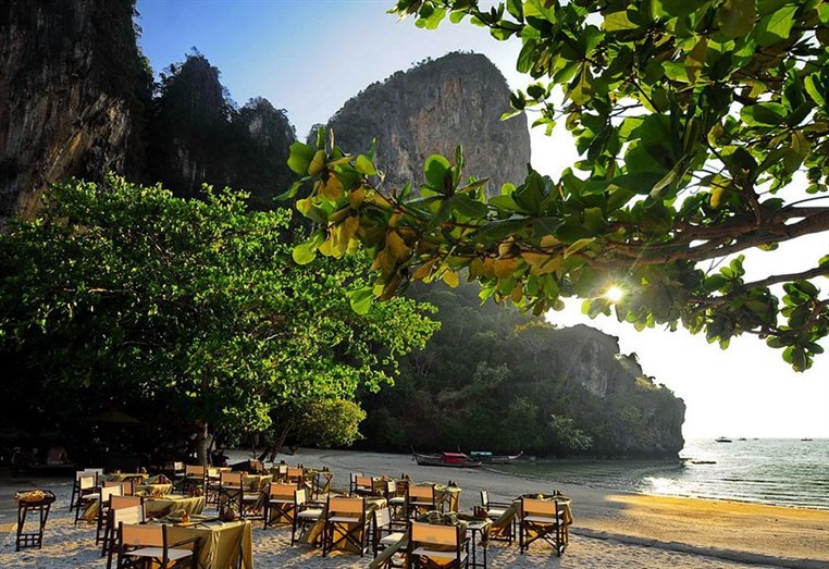 10 Amazing Hotels You Need To Visit Before You Die