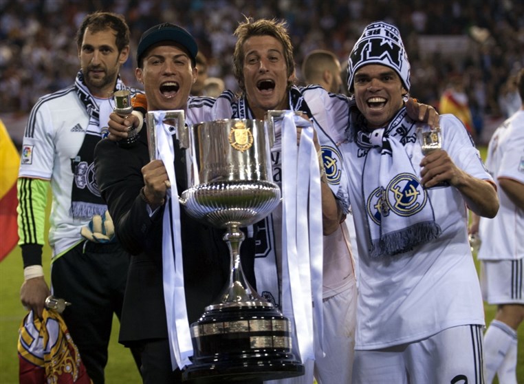 Gareth Bale helps Real Madrid beat Barcelona in Copa del Rey
