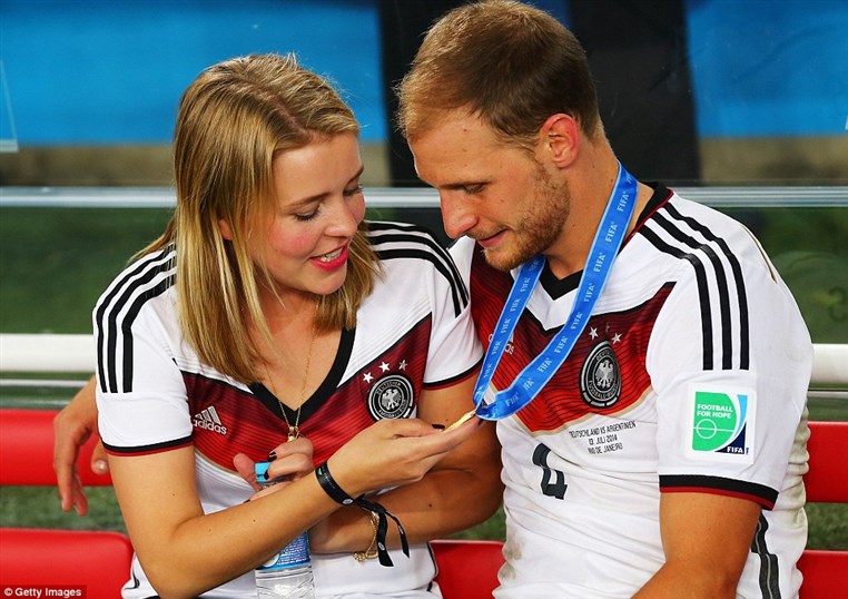 Germanys WAGs celebrate in style