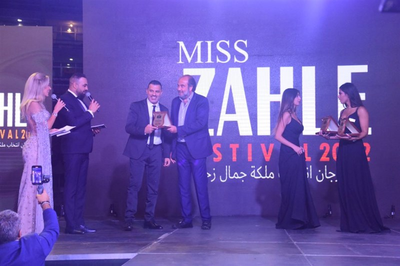 Dr. Anthony Fakhoury crowned Elise Hajjar Miss Zahle 2022
