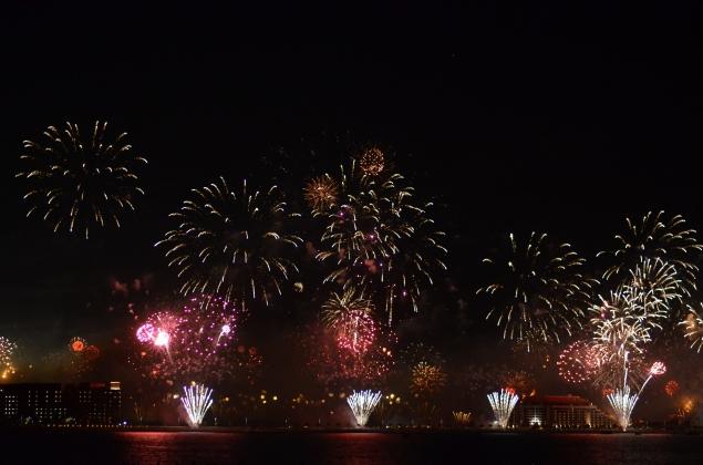 Dubai New Years Eve fireworks display breaks world record