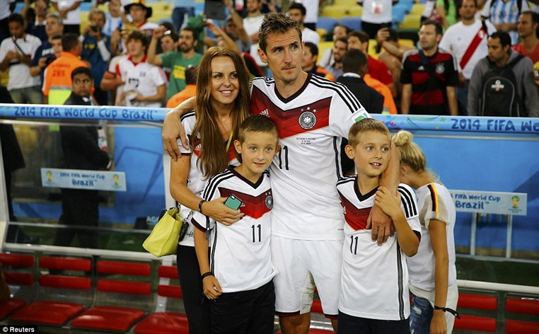 Germanys WAGs celebrate in style
