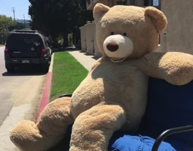 No one wanted to buy these kids’ teddy bear...then the most unexpected customer appeared