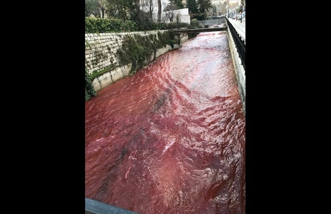 Berdawni river turned red and people are freaking out