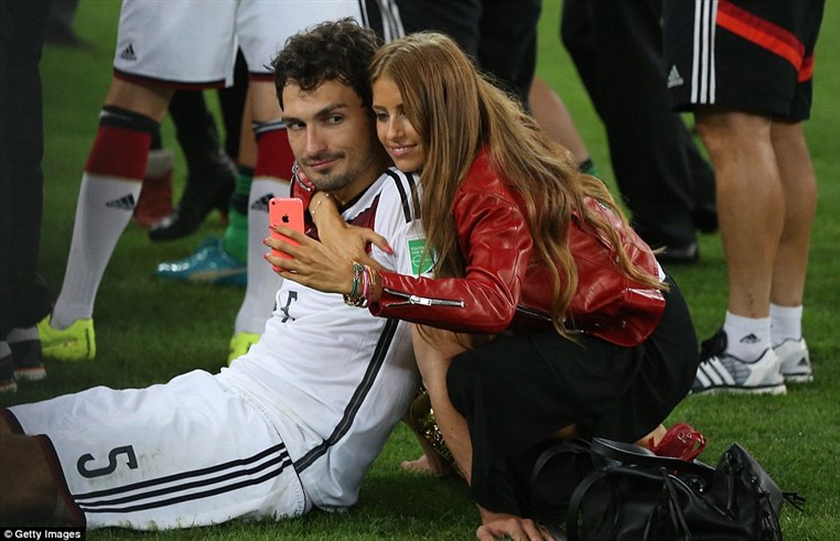 Germanys WAGs celebrate in style