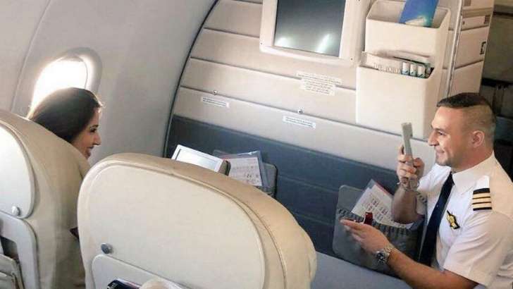 Captain proposes girlfriend on board Dubai flight