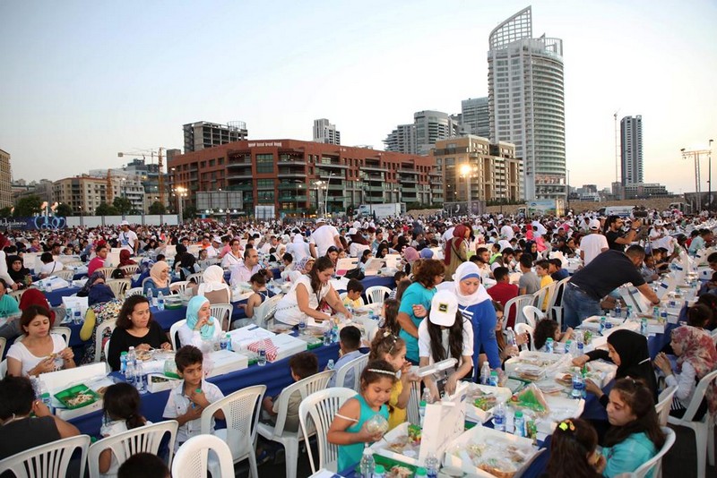 Longest Iftar Table for more than 5,000 fasting people Organized by Ajialouna Organization