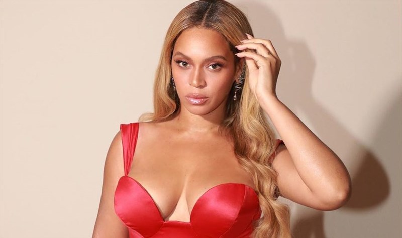 In Video: Beyonce makes history as women dominate big prizes