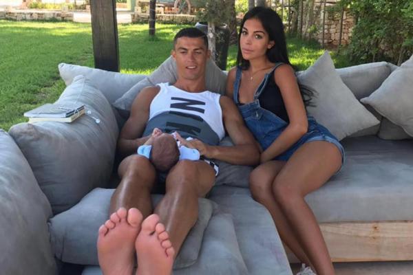 Cristiano Ronaldo's GF pregnant with his fourth child