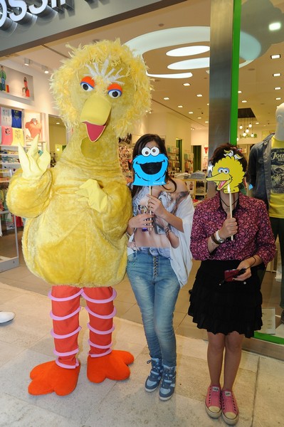 Big Bird and Bert Visit Lebanon