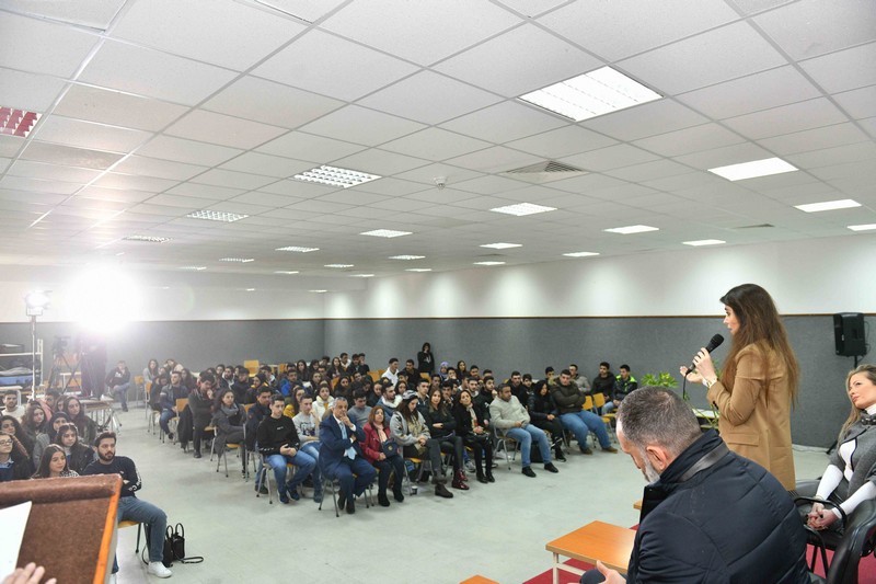 باميلا الكيك وفادي الخطيب يحفزان الطلاب في مسابقة AAA MADRASATI 