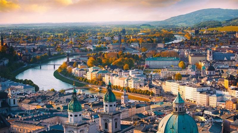 Coronavirus: Austria locks down as new wave grips Europe