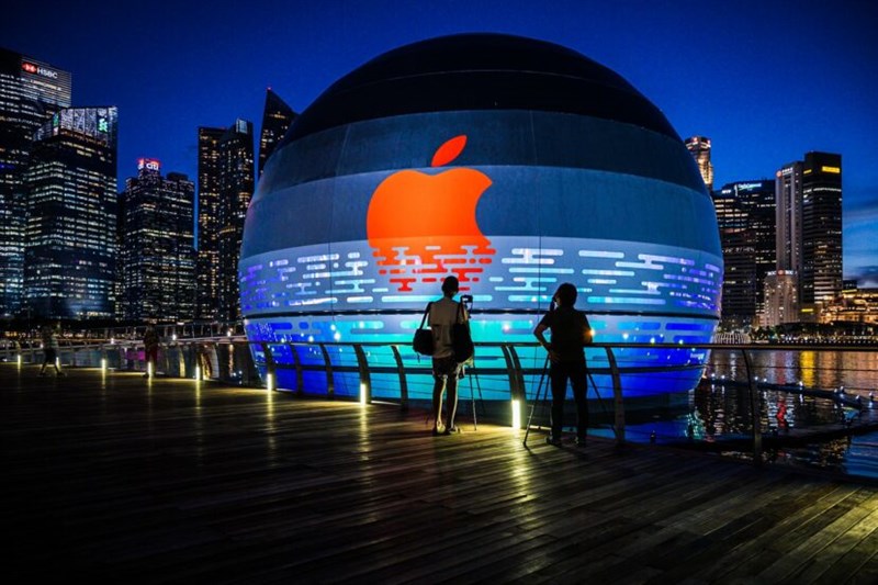 World’s First Floating Apple Store Is Giant Glowing Orb From The Future