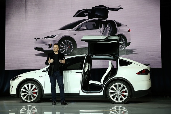In Video : Elon Musk shows off a strange steering wheel car