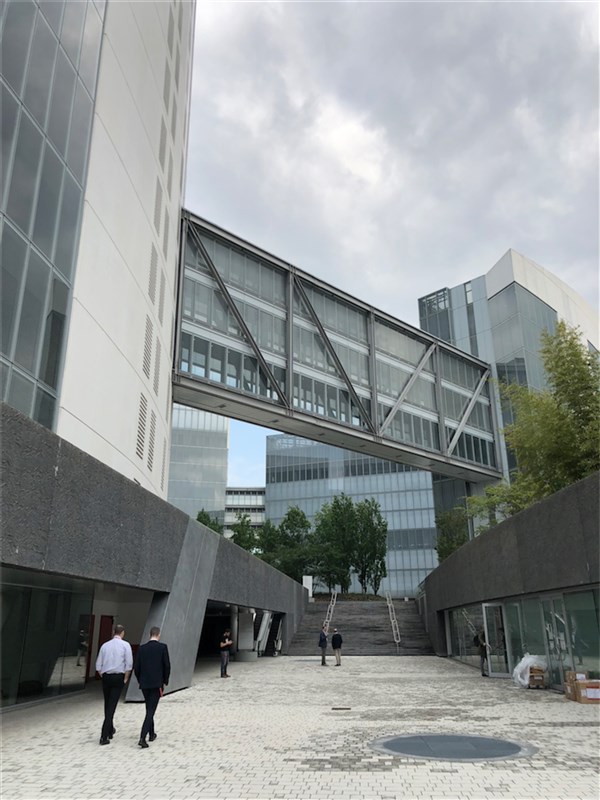Huawei Experience Store in Europe Wows Guests and Saves Energy