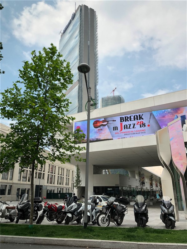 Huawei Experience Store in Europe Wows Guests and Saves Energy