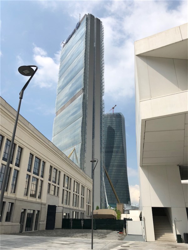 Huawei Experience Store in Europe Wows Guests and Saves Energy