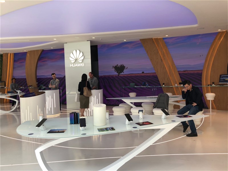 Huawei Experience Store in Europe Wows Guests and Saves Energy