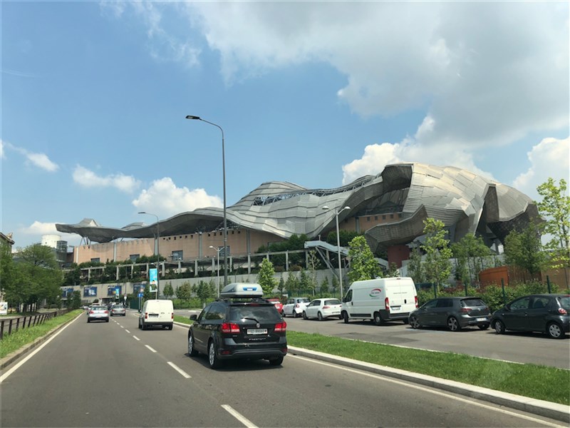 Huawei Experience Store in Europe Wows Guests and Saves Energy