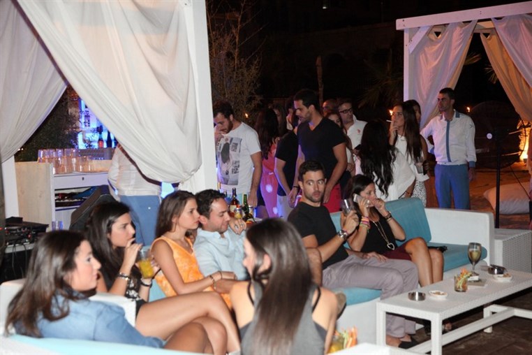 Motifashion bracelets by FEED lift morale of the Lebanese 