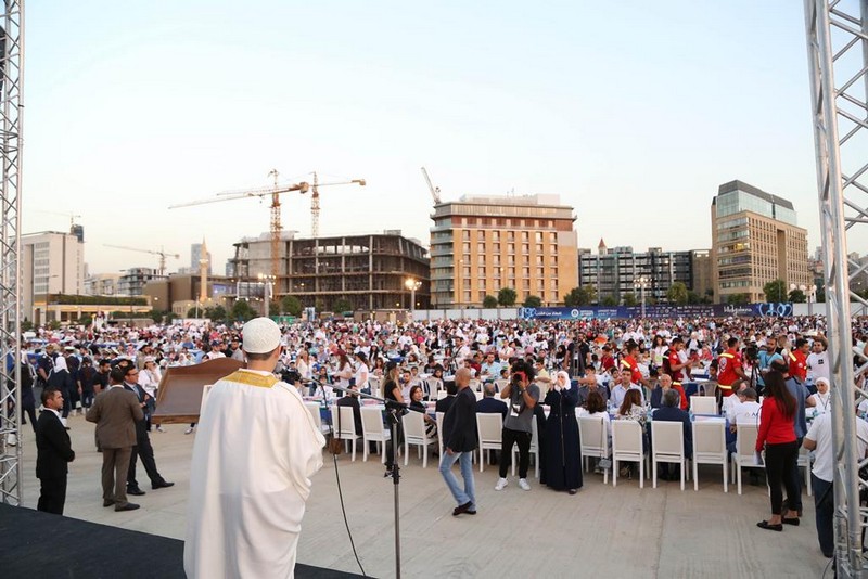 Longest Iftar Table for more than 5,000 fasting people Organized by Ajialouna Organization