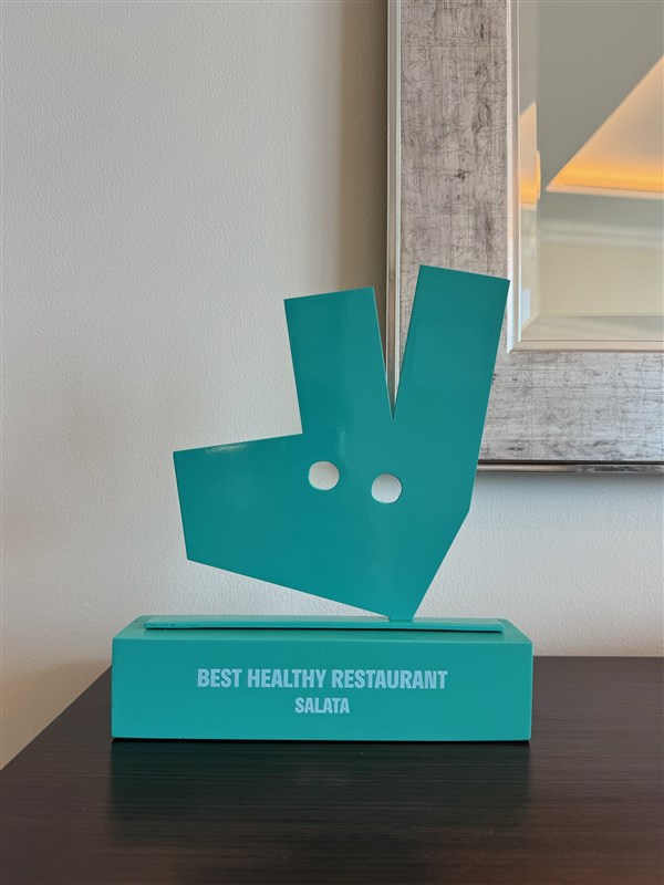 SALATA Wins Deliveroo Best Healthy Restaurant Award in UAE 2023