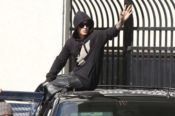 White House weighs petition to deport Justin Bieber