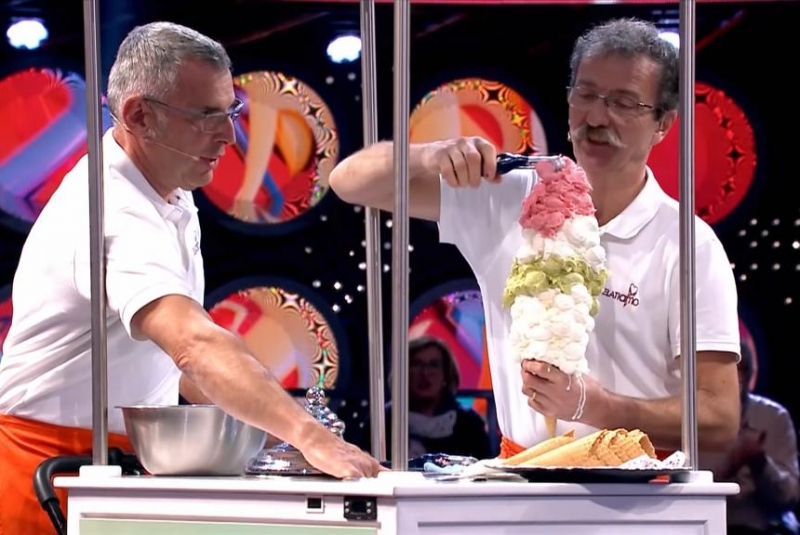 In Video: Man sets new Guinness World Record by putting 125 scoops on a single ice cream cone 