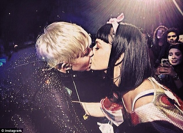 Miley Cyrus Admits She's Been In Bisexual Relationships
