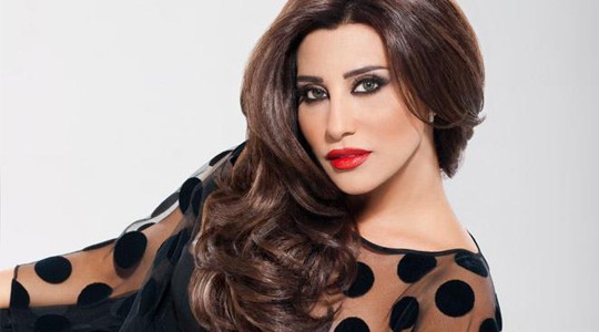 من هو حبيب نجوى كرم الأصغر منها سناً؟!