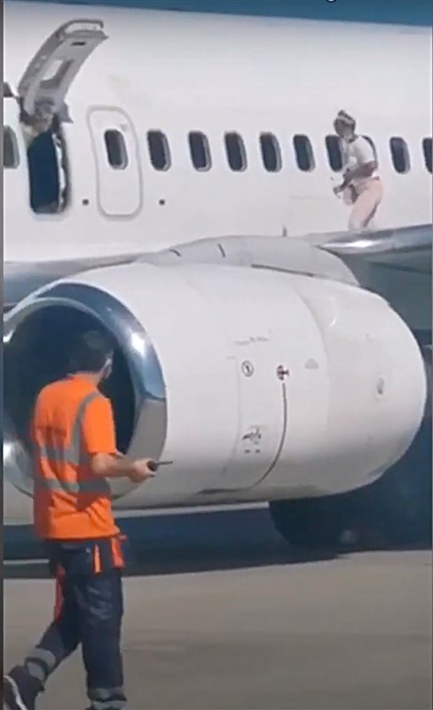 Woman Walks Out On Aeroplane Wing After Complaining She Was 'Too Hot'