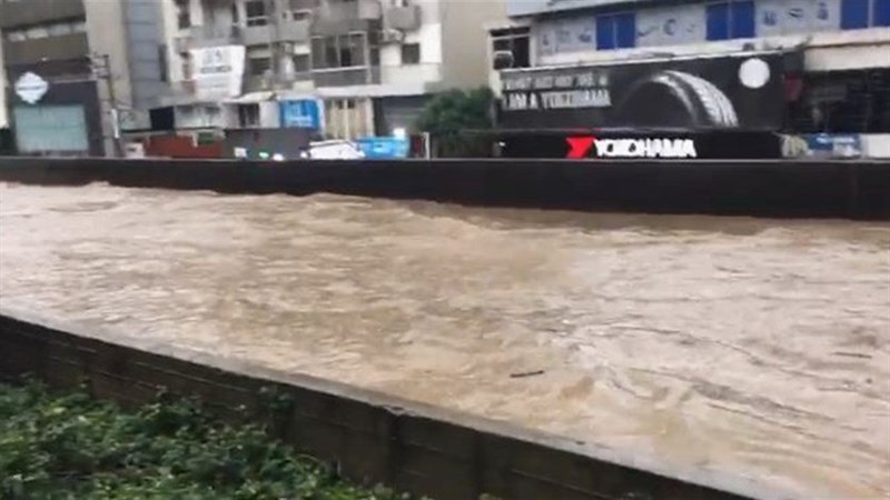 In Video: The Rain flooded the roads all over Lebanon with water