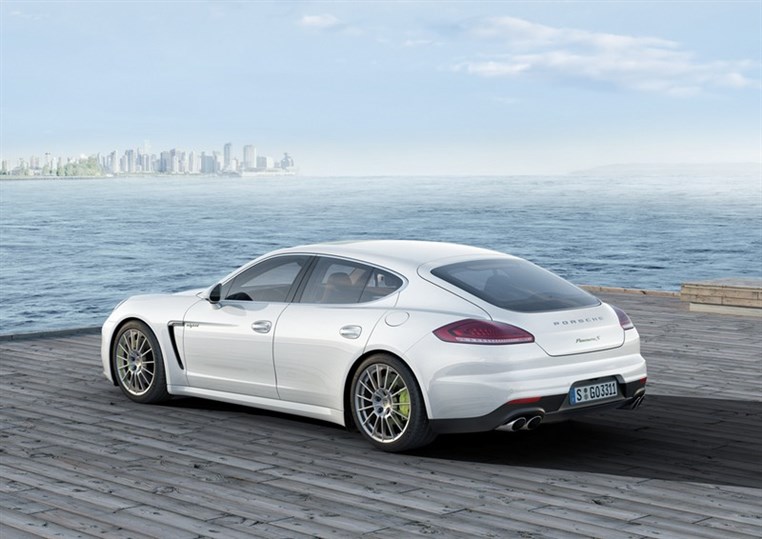 Porsche Centre Lebanon celebrates arrival of Panamera in new Dbayeh showroom
