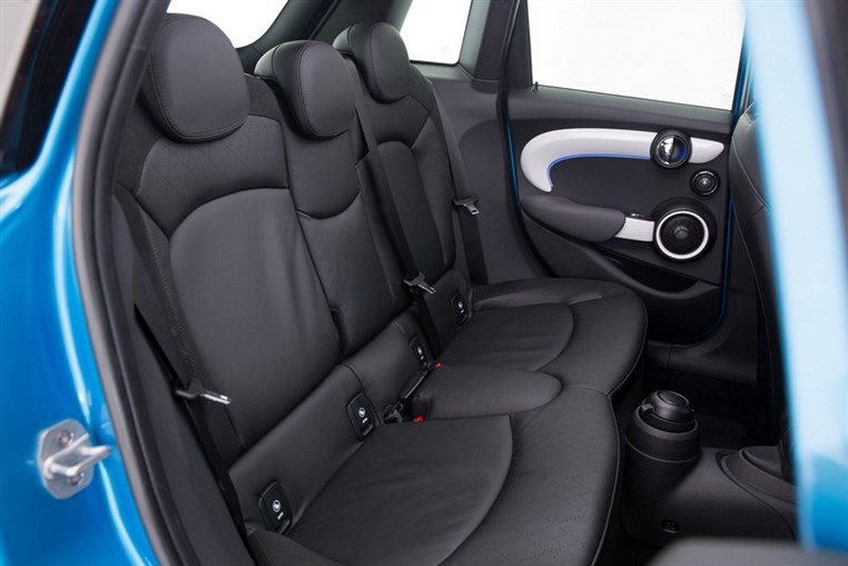 More MINI, more possibilities: the new MINI 5 door. 