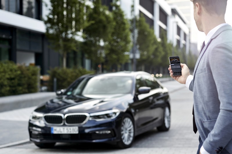 Celebrating success in connectivity and design: BMW racks up six awards from German magazines.