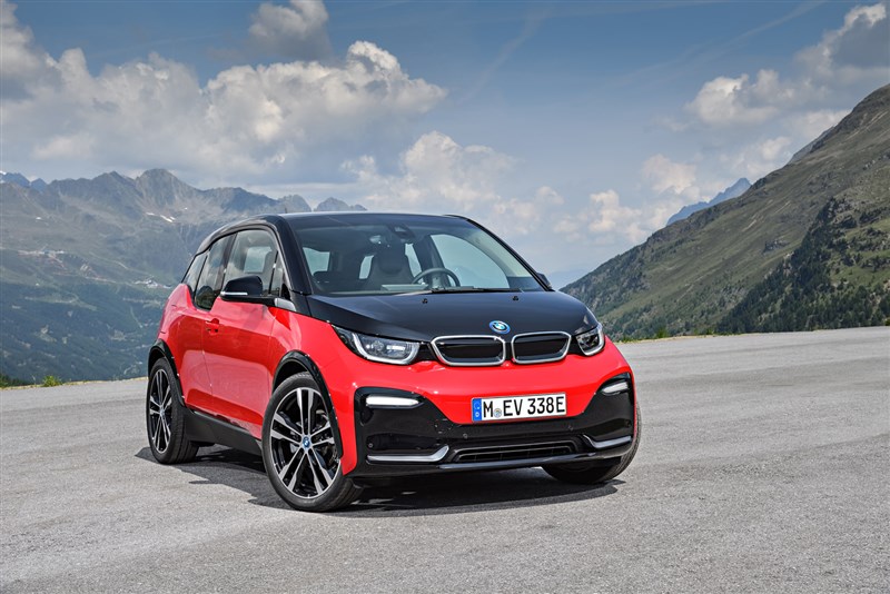 Over a million BMW Group vehicles delivered in first five months of 2018.