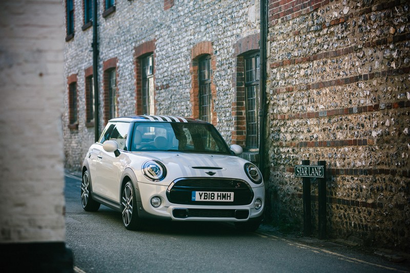 A special MINI to mark a special occasion. MINI designs an exclusive one-off car for charity to toast the royal wedding.