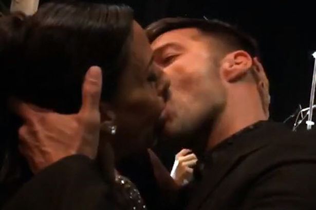 Fan Pays 90,000 USD to Kiss Ricky Martin