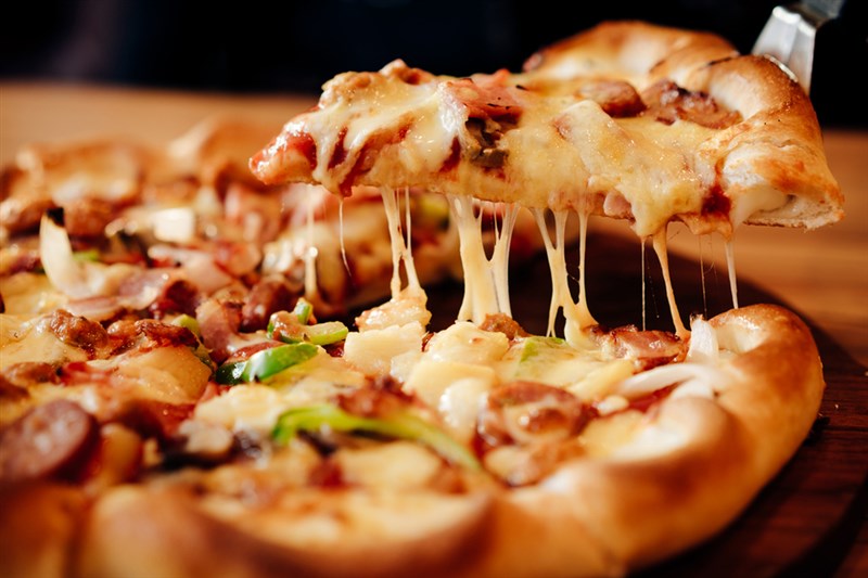 In Video: With gold leaf a Tunisian restaurant makes the most expensive pizza in Africa