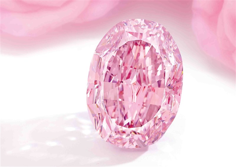 Russian pink diamond goes up for auction for 38 million Dollars in Geneva