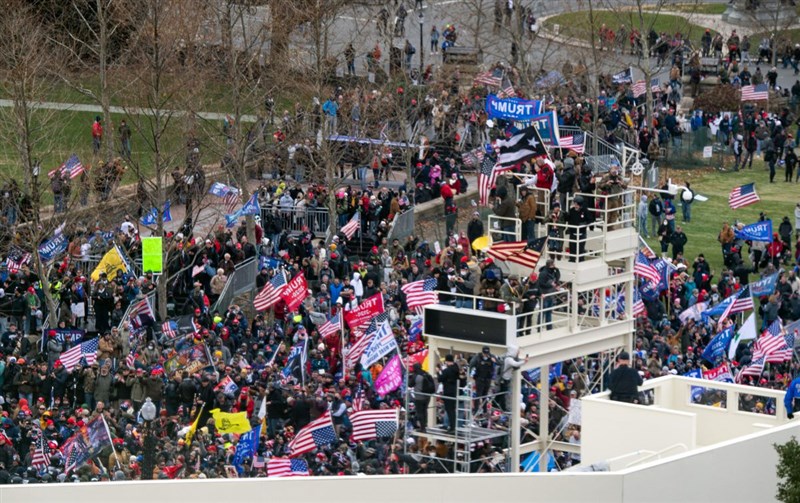 In Video: Trump Supporters Clash With Police as they try to break through a police barrier 
